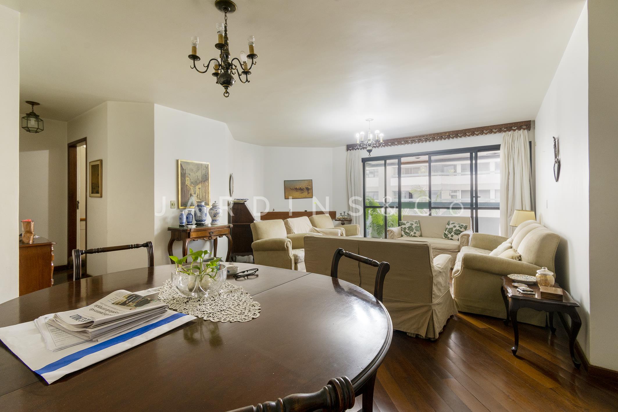 Apartamento no Moema Pássaros