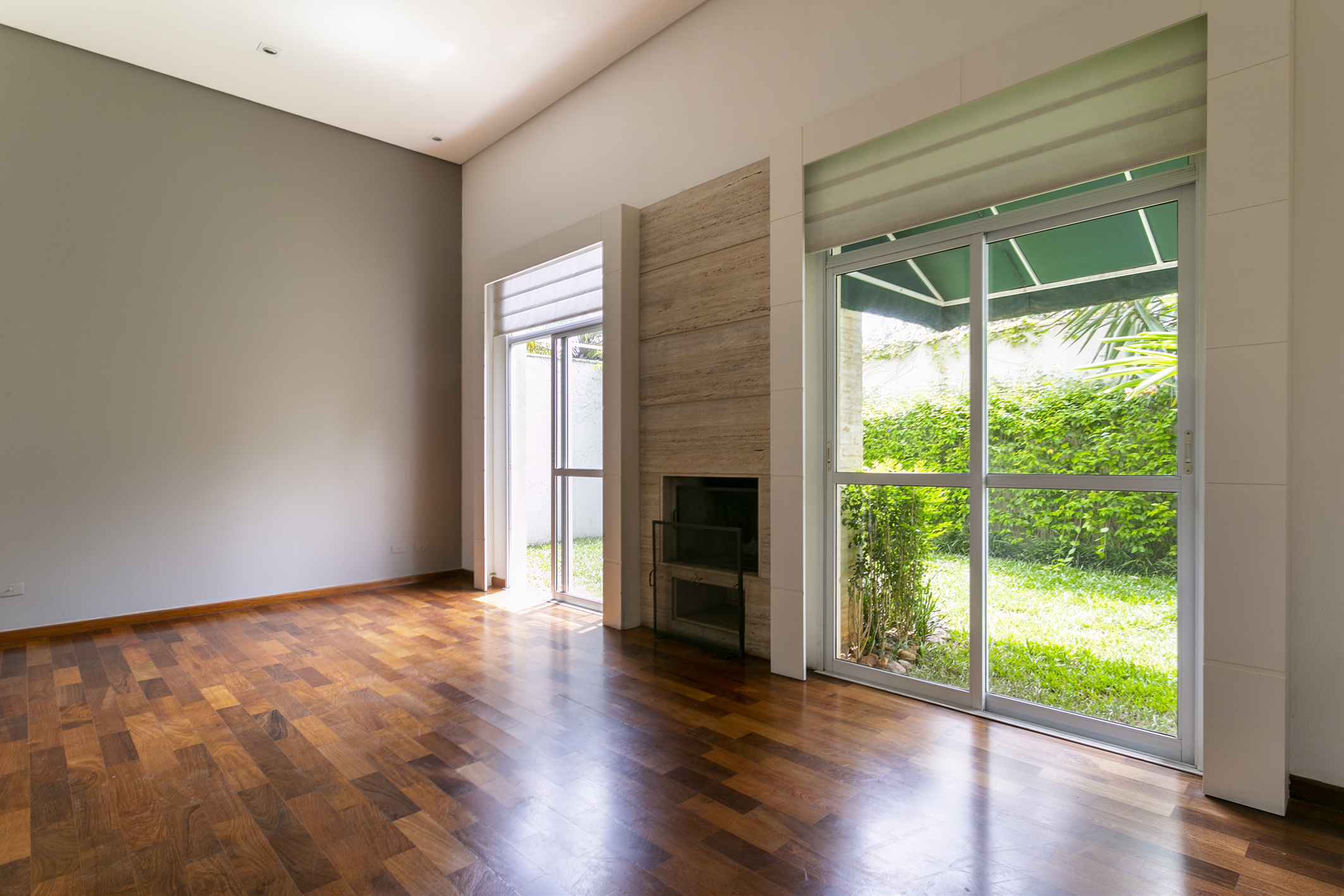 Casa de condomínio em Alto de Pinheiros — 335 m², 3 suítes e 3 vagas — foto 1