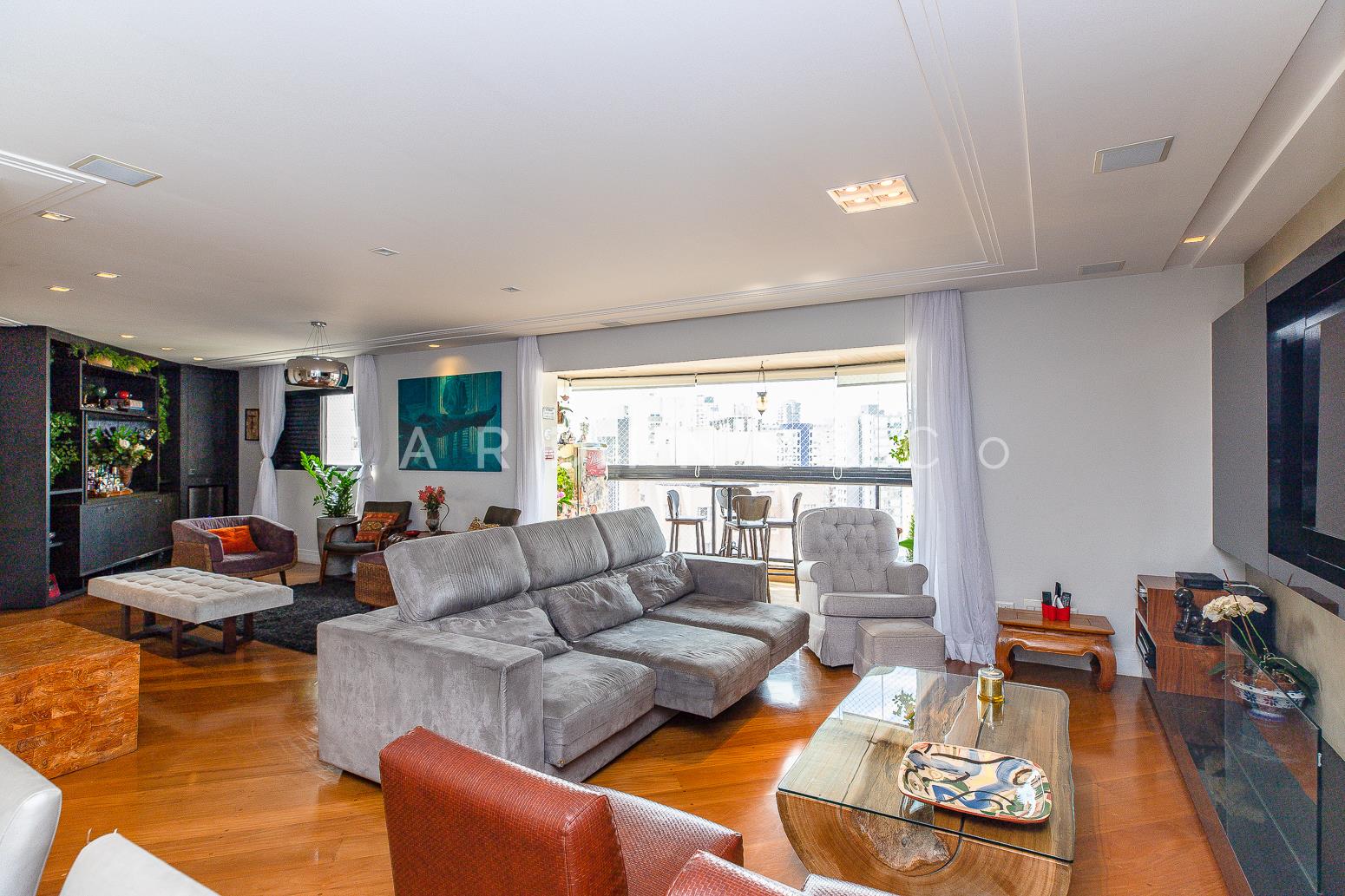 Apartamento no Indianópolis