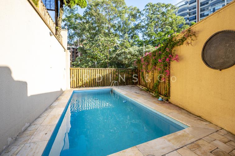 Casa em Condomínio no Jardim Vitória Régia