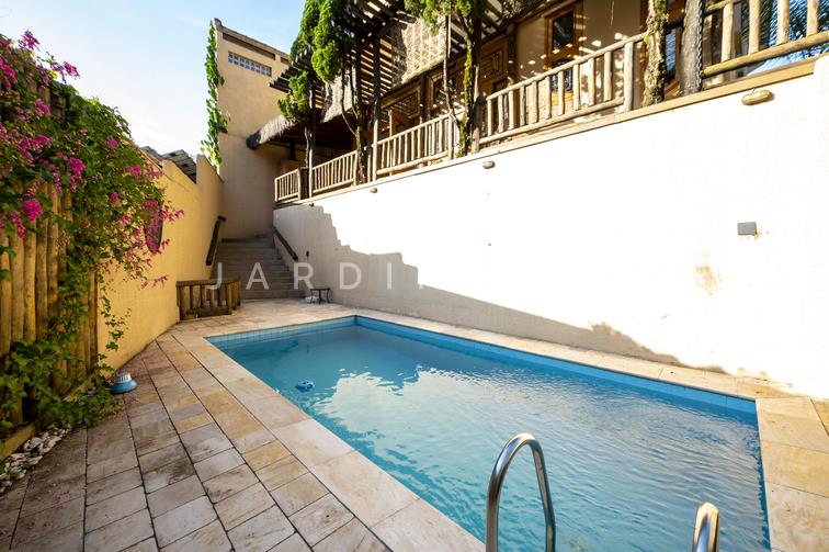 Casa em Condomínio no Jardim Vitória Régia