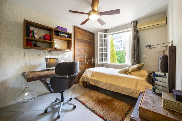 Casa em Condomínio no Jardim Vitória Régia