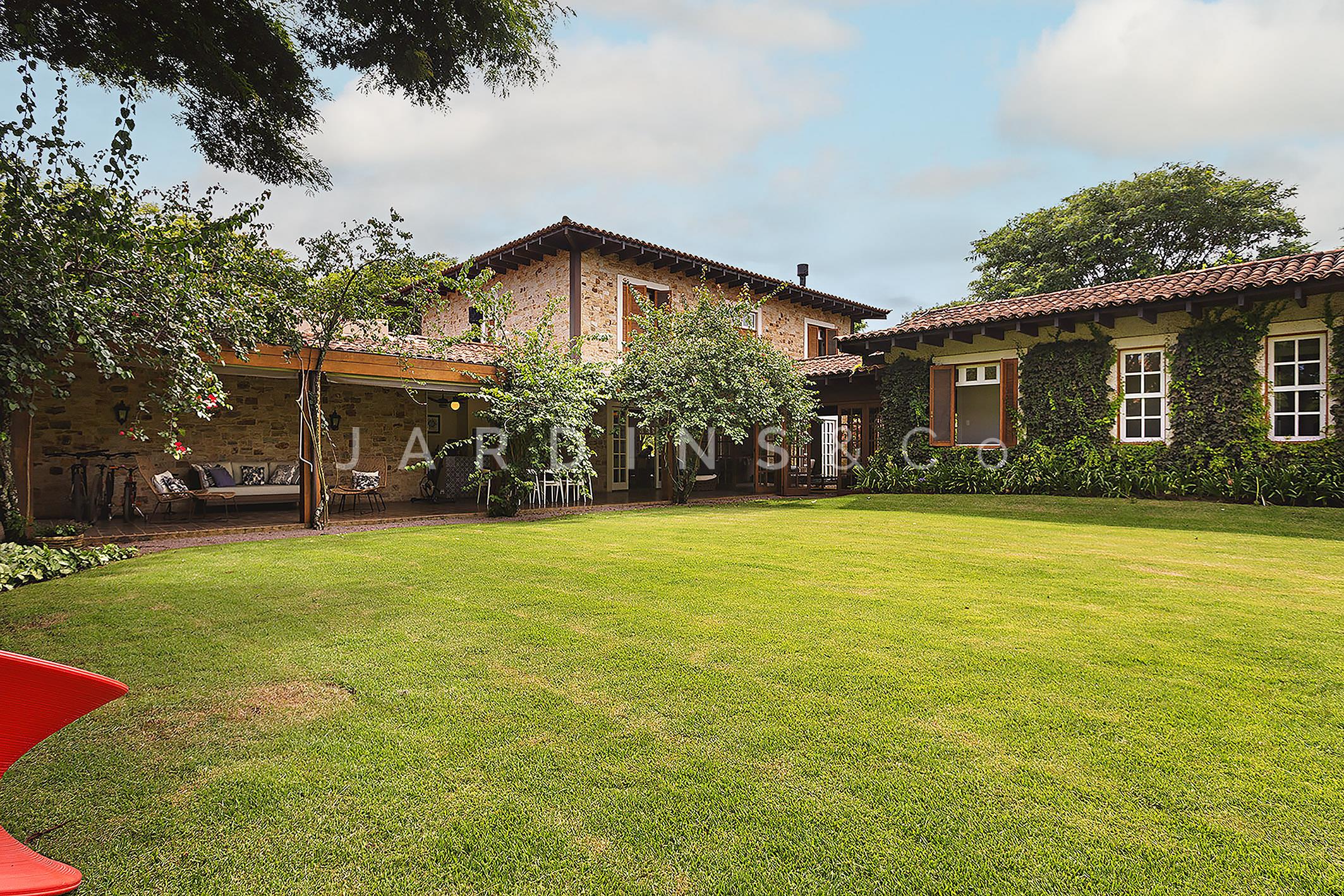 Casa em Condomínio no Chácara Jaraguá