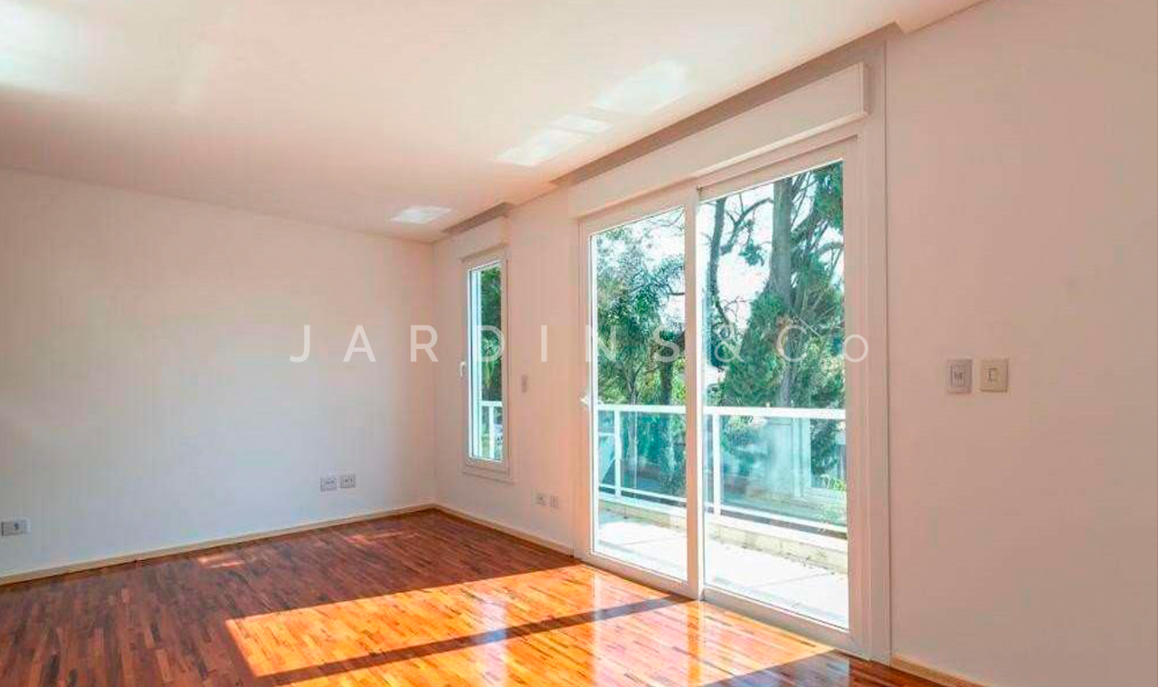 Casa em Condomínio no Parque Colonial