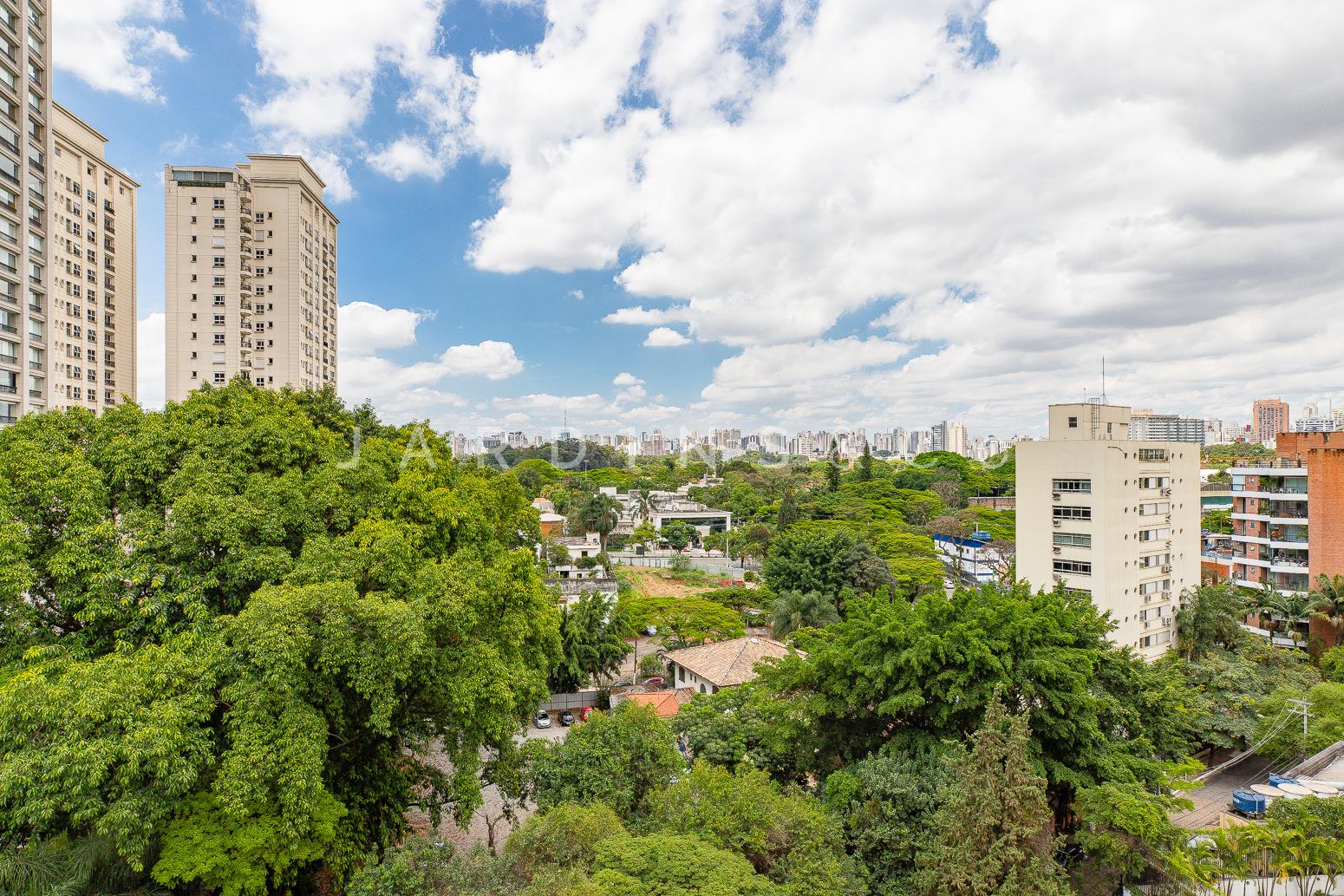 Apartamento no Moema Pássaros