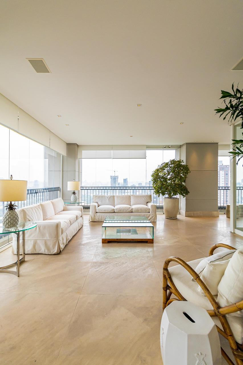 Apartamento no Moema Pássaros