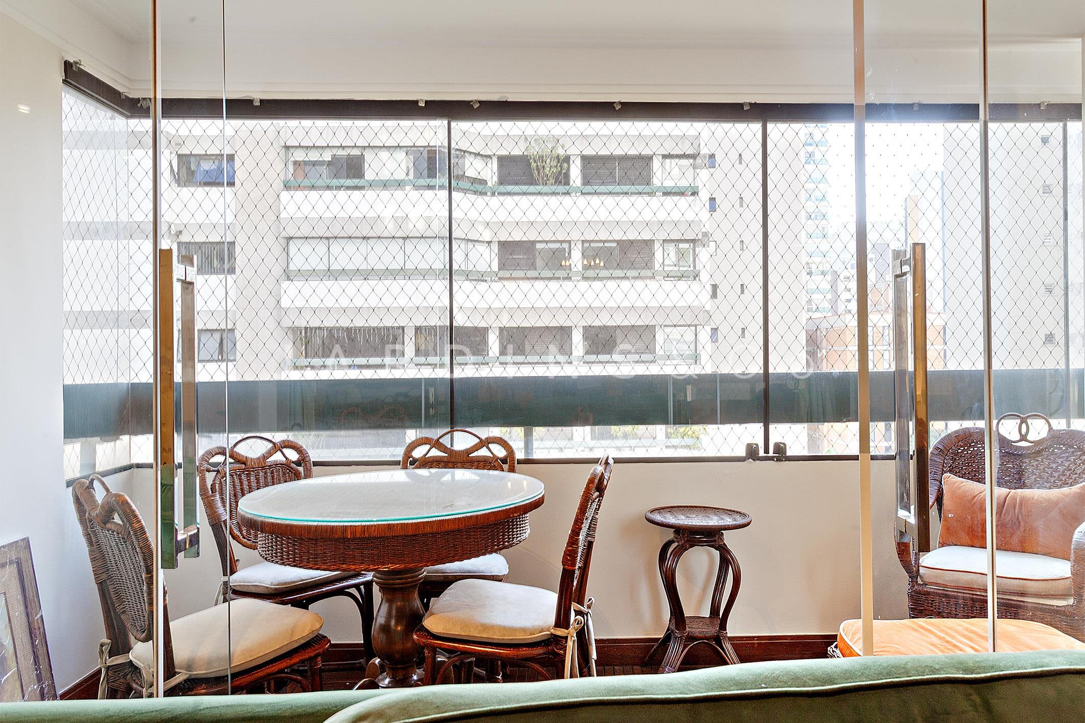 Apartamento no Moema Pássaros