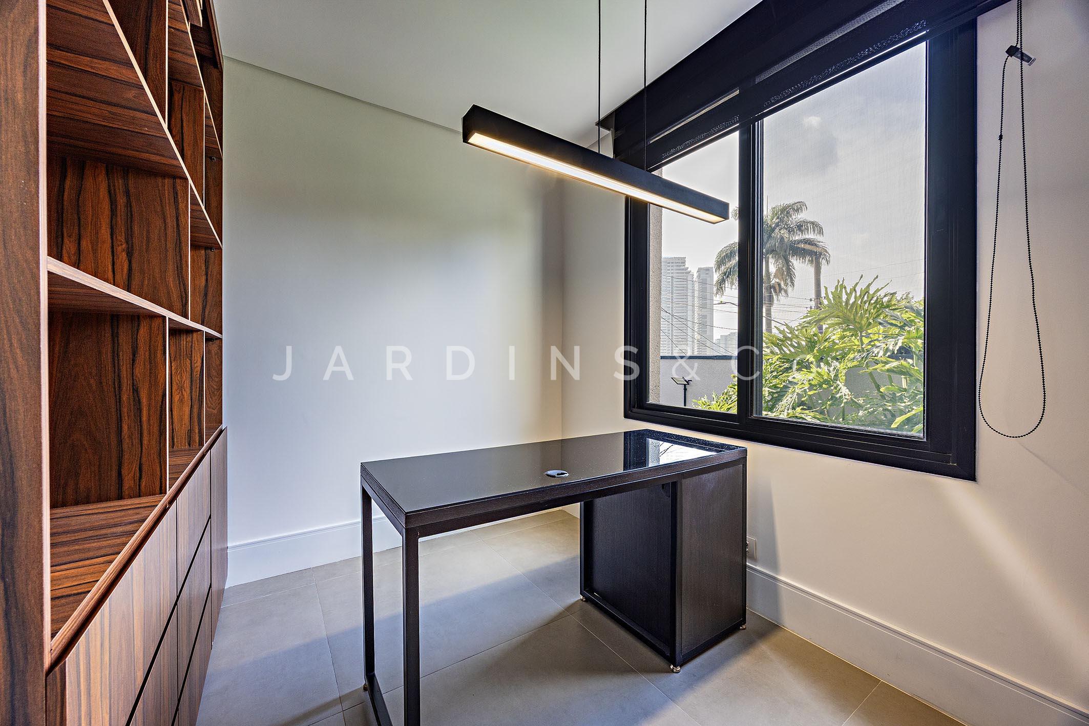 Casa em Condomínio no Jardim Vitória Régia