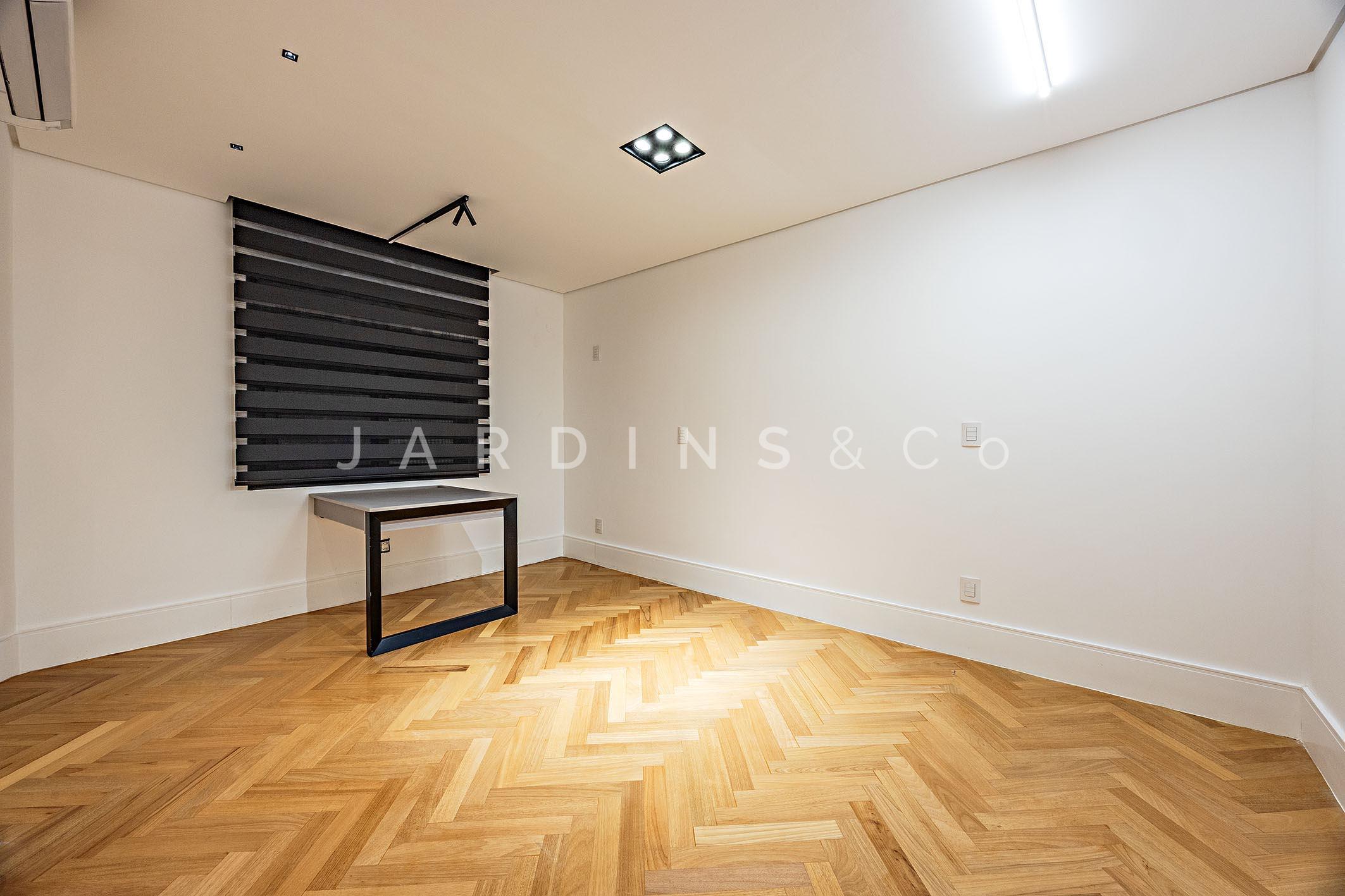 Casa em Condomínio no Jardim Vitória Régia