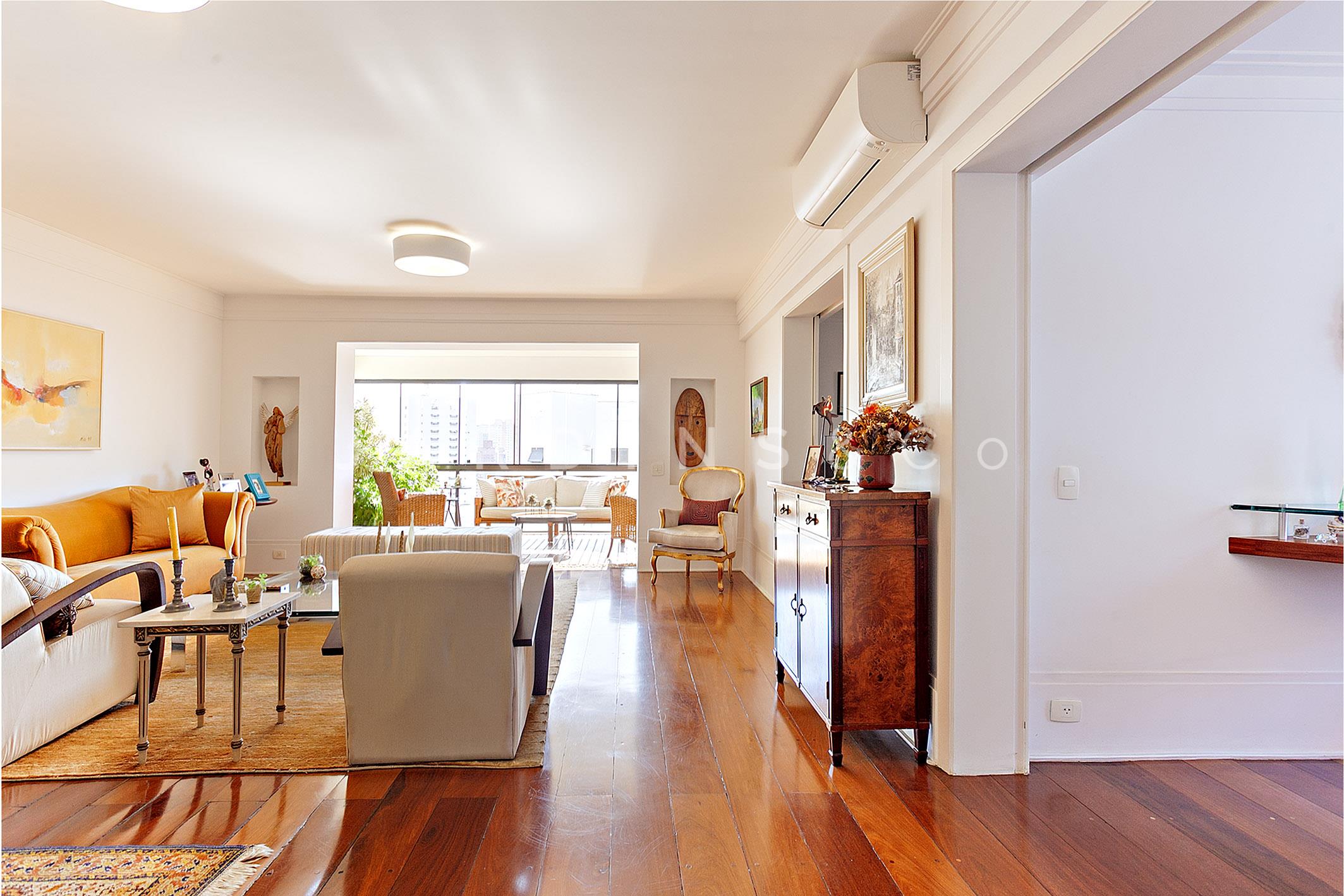 Apartamento no Real Parque