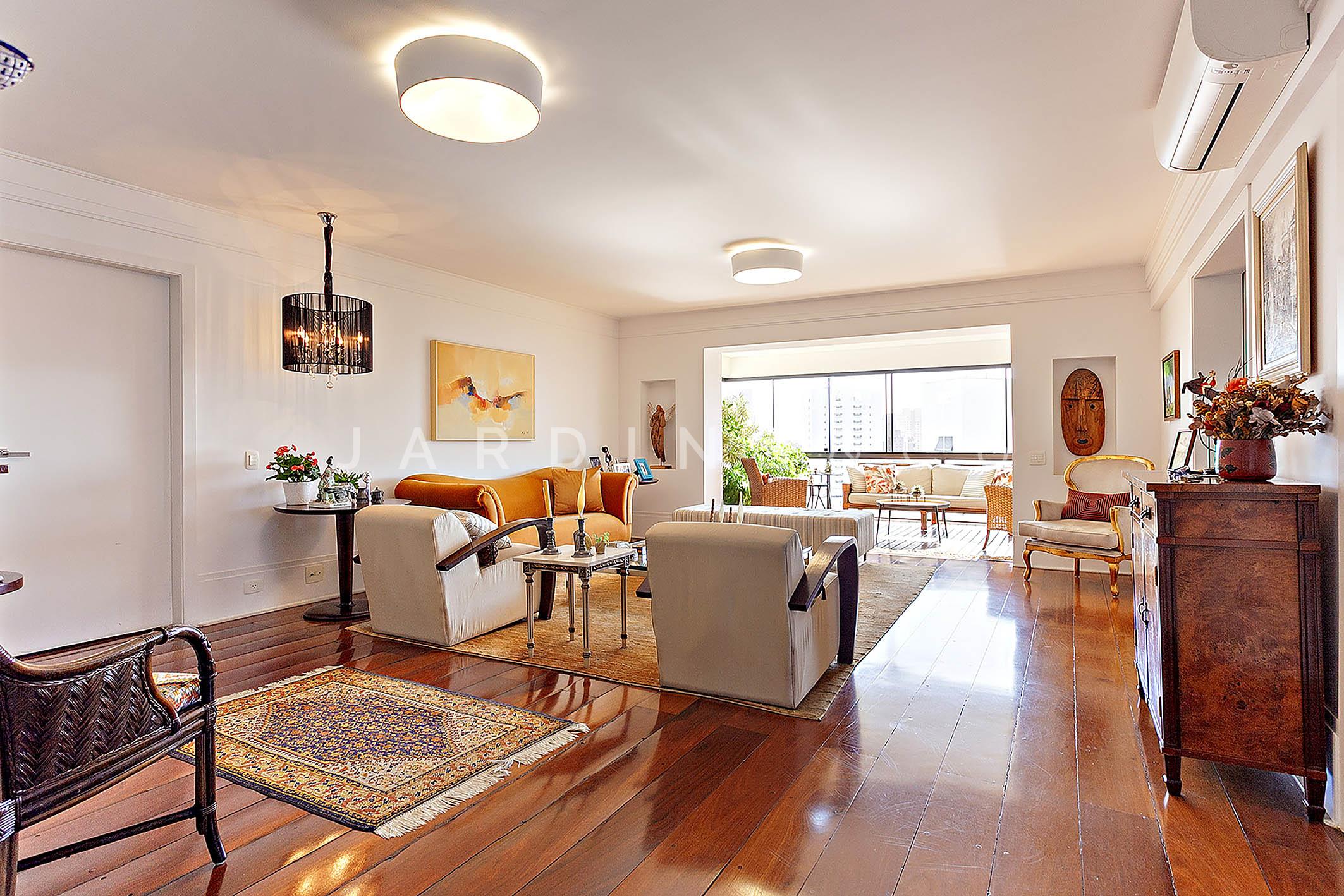 Apartamento no Real Parque