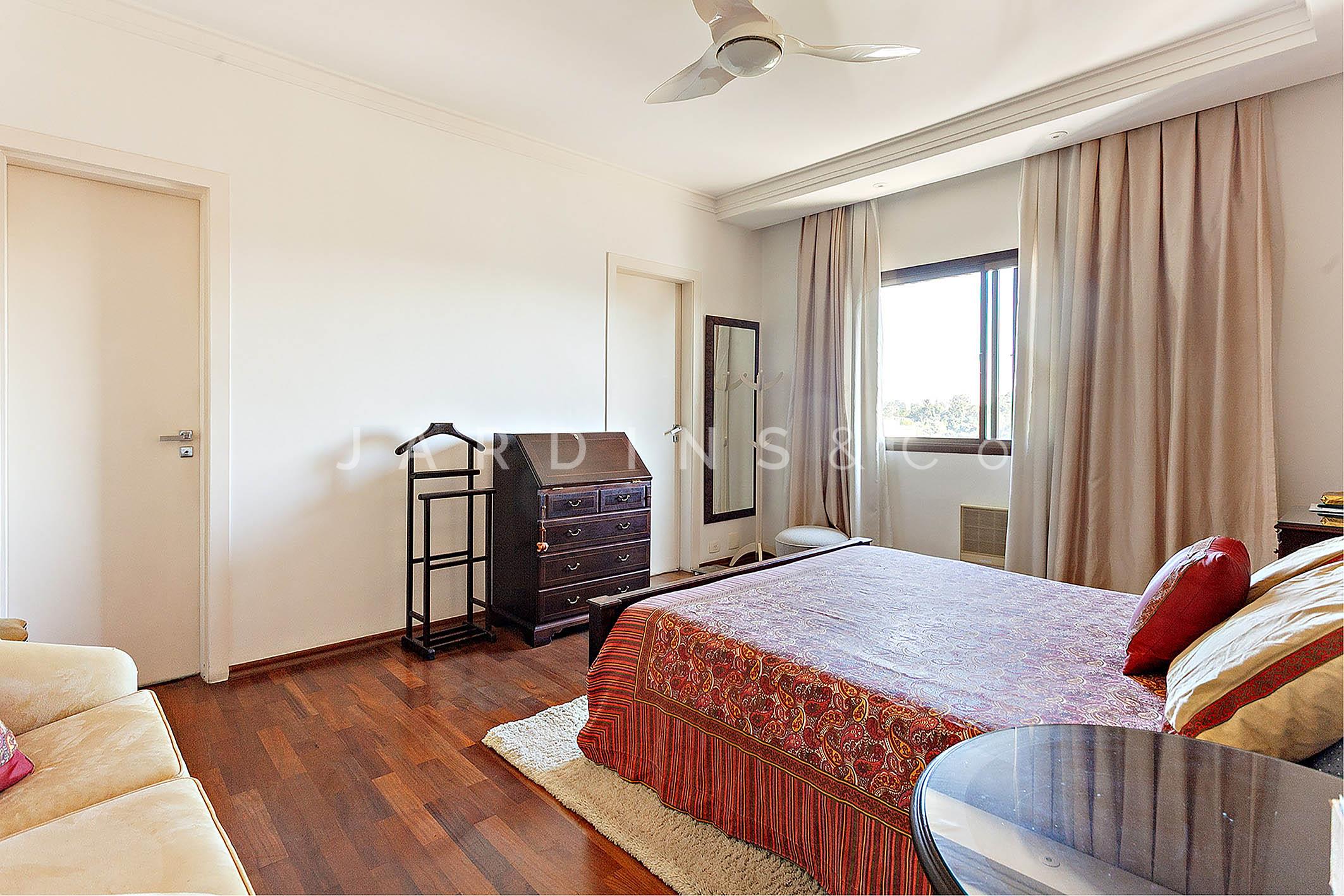 Apartamento no Real Parque
