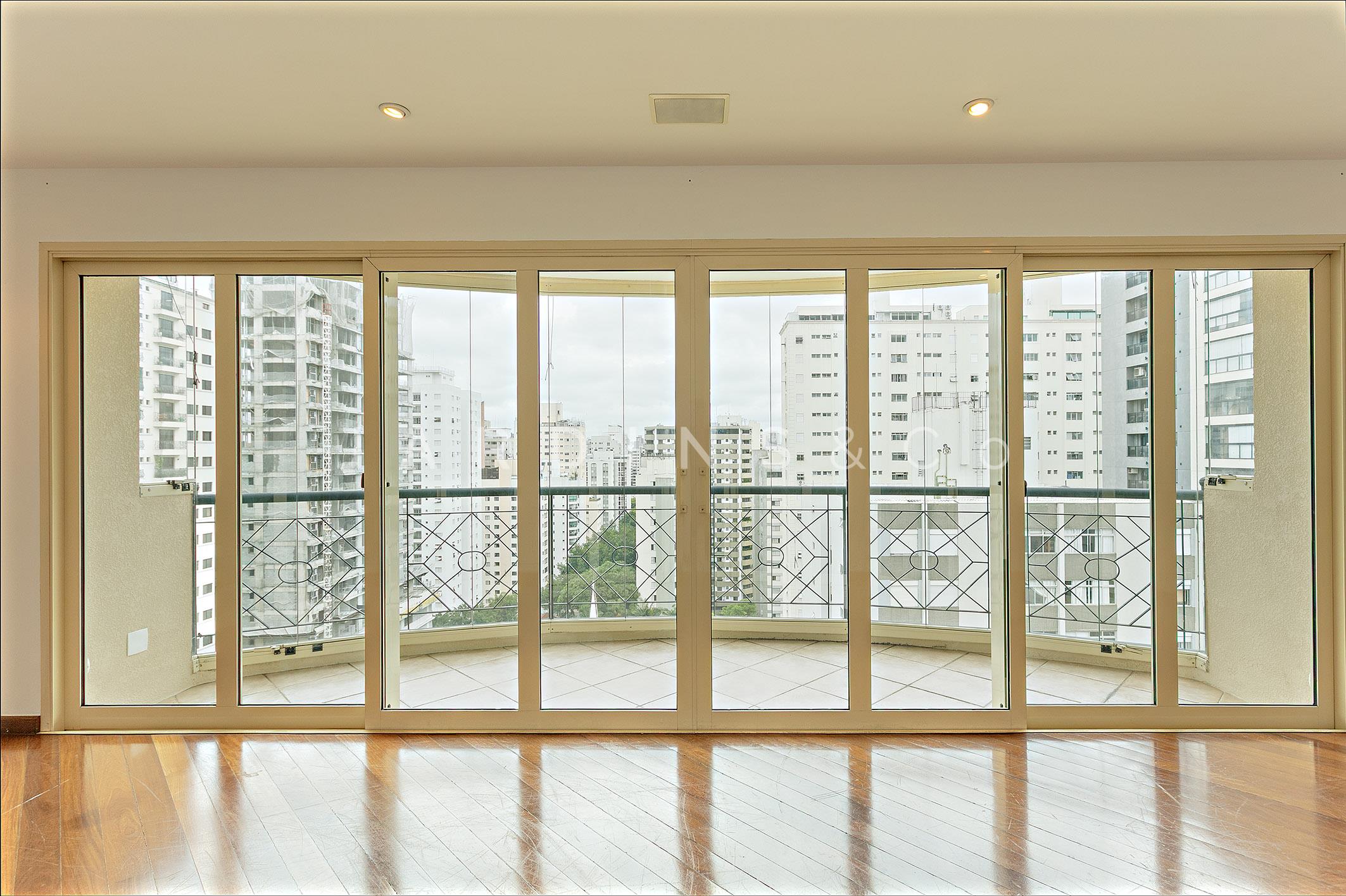 Apartamento no Moema Pássaros