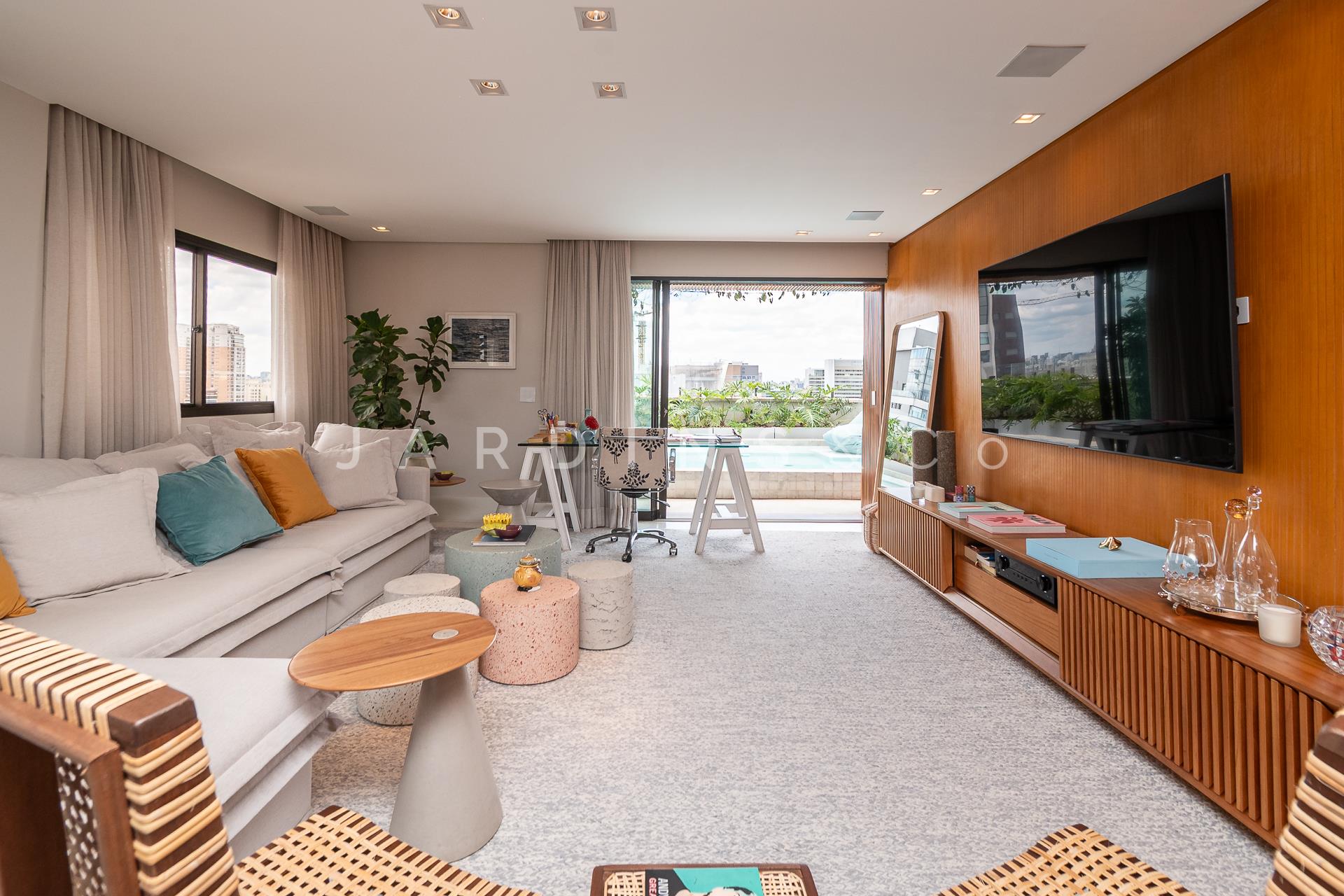 Cobertura no Indianópolis