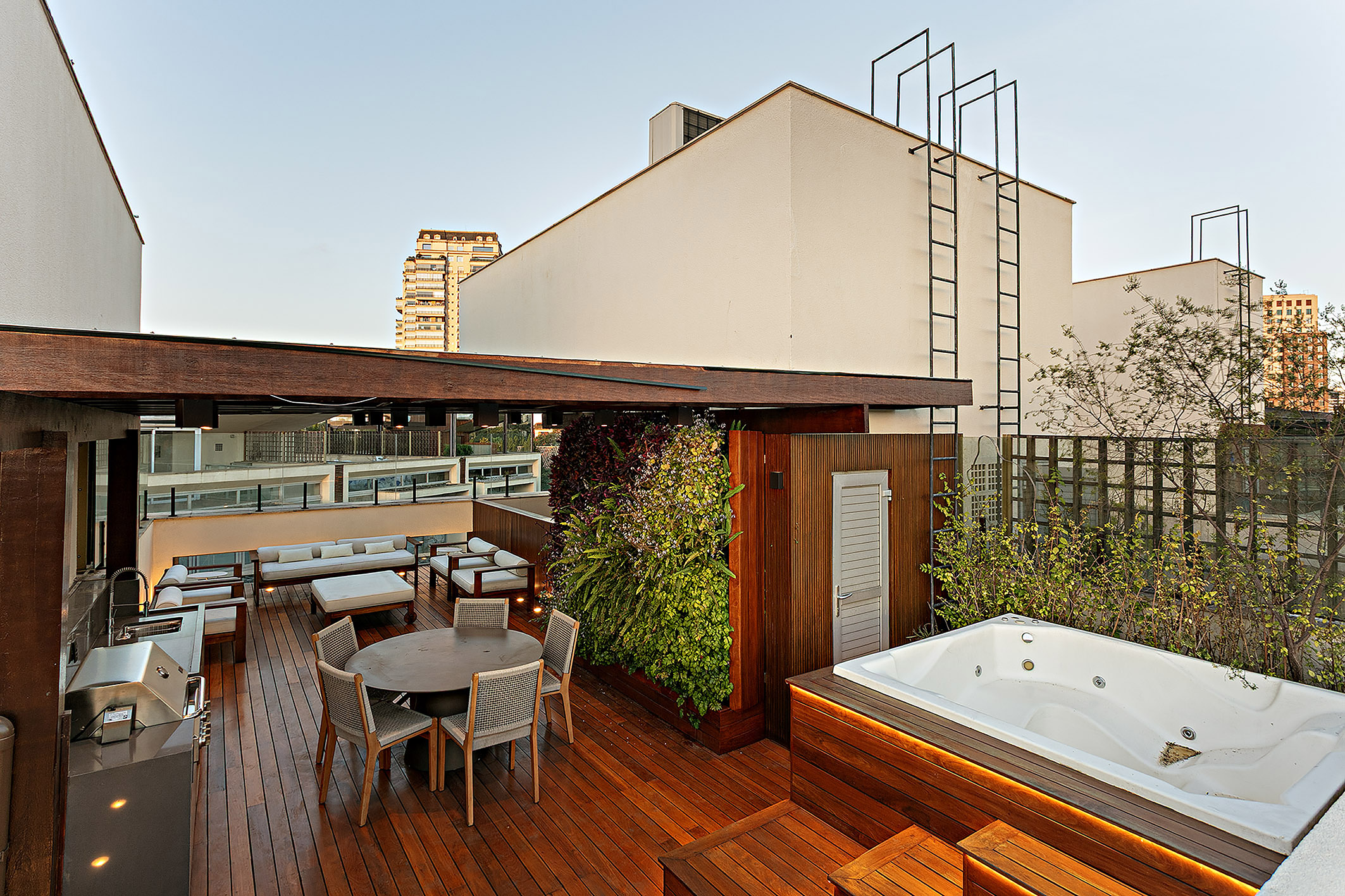 Casa em Condomínio no Jardim Sílvia