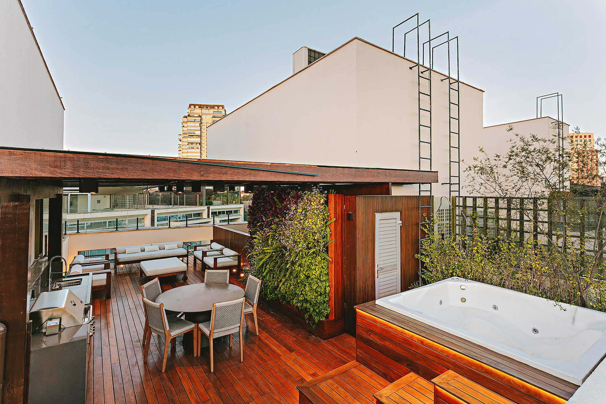 Casa em Condomínio no Jardim Sílvia
