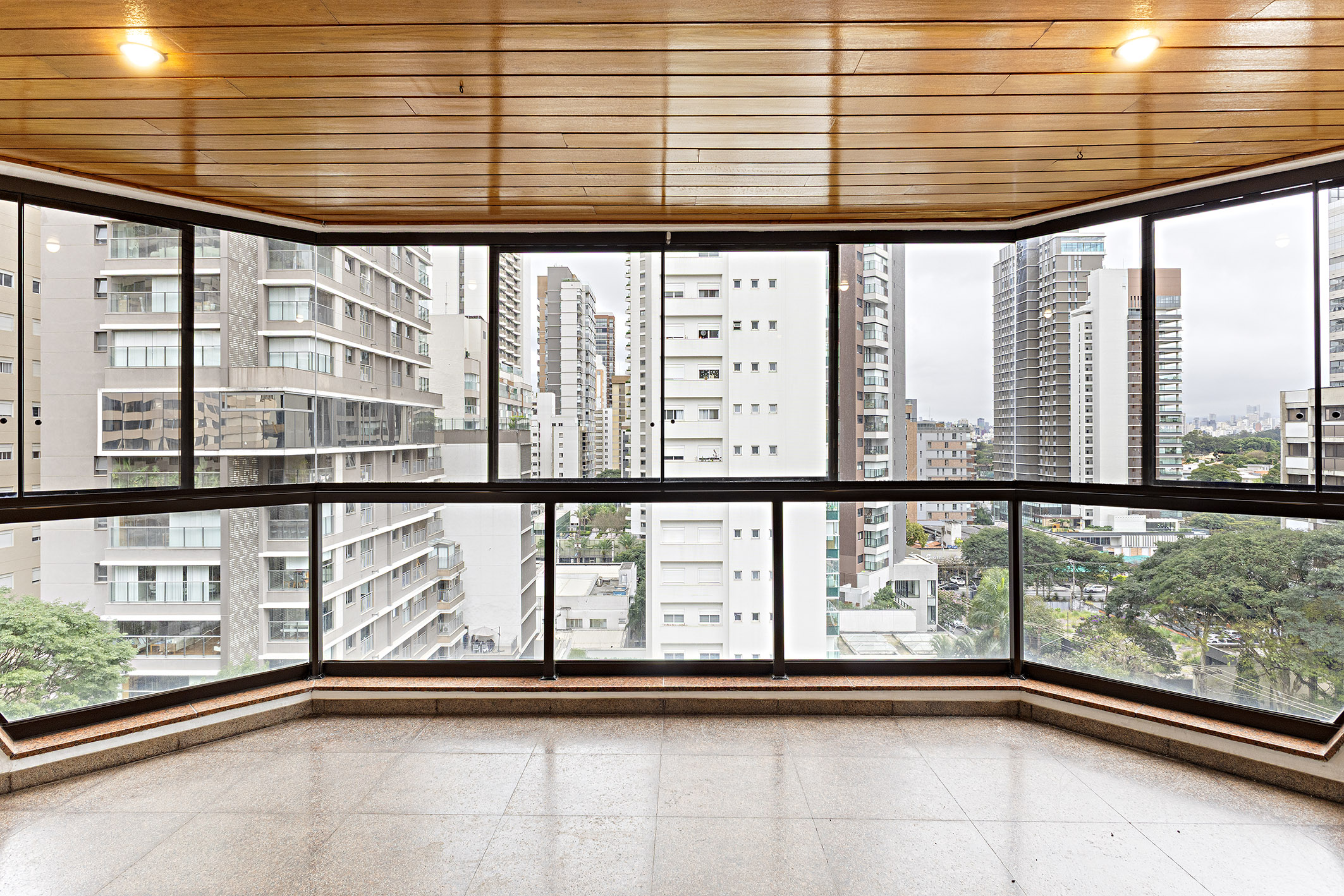 Apartamento no Indianópolis